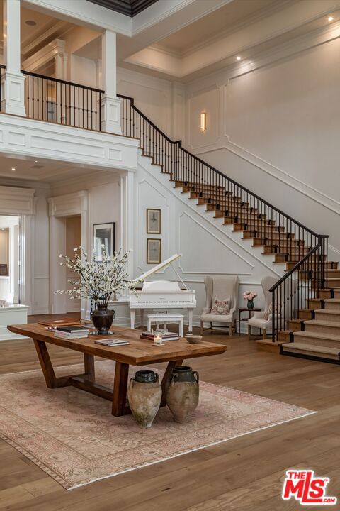 2571 Wallingford Drive, Beverly Hills CA: https://media.crmls.org/mediaz/a4f3e418-f72e-492a-b5ef-22646f390234.jpg