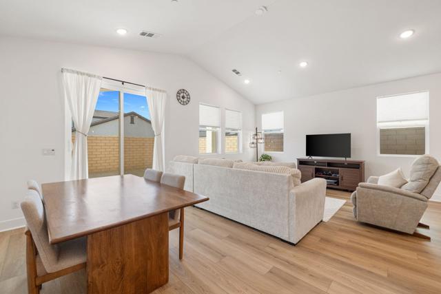 42501 Solicio Way, Indio CA: https://media.crmls.org/mediaz/a4f3f017-33e2-4ce2-b46e-04893485f05b.jpg