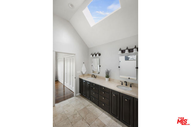 13324 Valley Vista Boulevard, Sherman Oaks CA: https://media.crmls.org/mediaz/a4f3f35c-df22-442b-a3f6-3a0a55cfc229.jpg