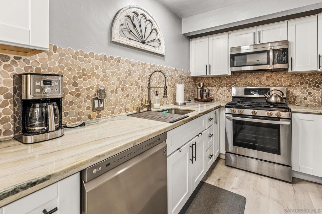 7512 Viejo Castilla Way - photo 14