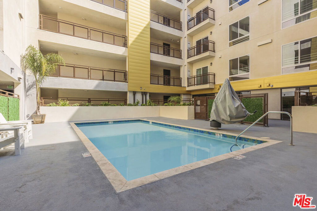 https://media.crmls.org/mediaz/a4f46395-09ab-431c-b217-30c8c44ad1f7.jpg?preset=X-Large