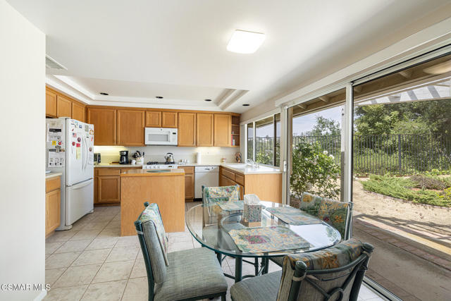 3804 Eddingham Avenue, Calabasas CA: https://media.crmls.org/mediaz/a4f49de6-8579-4ec4-bb24-6f2fcf95ebb2.jpg