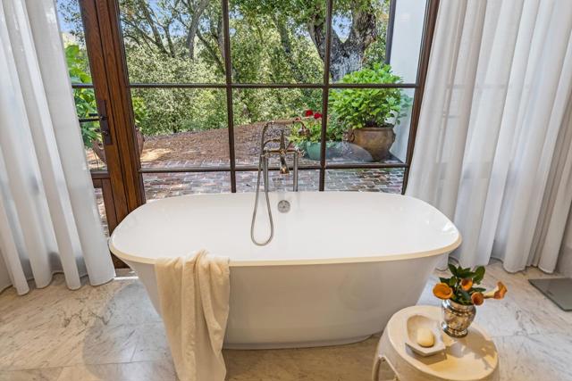 180 Farm Road, Woodside CA: https://media.crmls.org/mediaz/a4f58d7a-8a3c-49ba-ad22-3e87377483a9.jpg