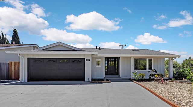 4227 Becerra Dr, Fremont CA: https://media.crmls.org/mediaz/a4f5bbaa-c0c2-4f59-9539-0eb2562391c1.jpg