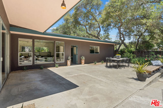 1234 Woodland Drive, Santa Paula CA: https://media.crmls.org/mediaz/a4f627bf-9c3f-459f-8df5-2286748e91cc.jpg