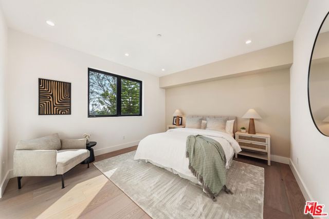 1213 Pine Street, Santa Monica CA: https://media.crmls.org/mediaz/a4f68789-c38b-4935-b63d-63e789b9cf32.jpg