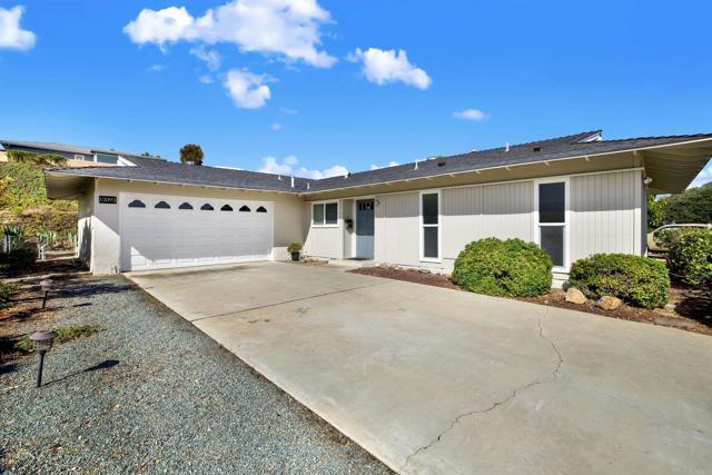 12093 Callado Dr, San Diego CA: https://media.crmls.org/mediaz/a4f827e0-11ec-4716-8d1b-79b2ed6abafa.jpg