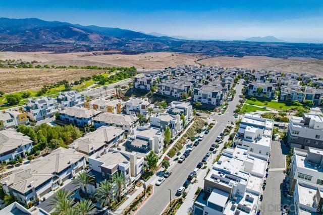 2092 Tango Loop, Chula Vista CA: https://media.crmls.org/mediaz/a4f8354c-4ce1-4e0a-bc53-d2813e19b13d.jpg