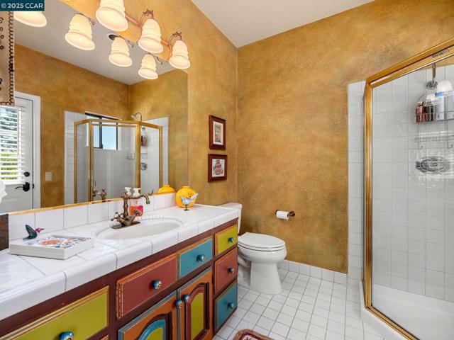 4640 Kingswood Dr, Danville CA: https://media.crmls.org/mediaz/a4f85420-a6f6-4f38-bd1a-29a182504951.jpg