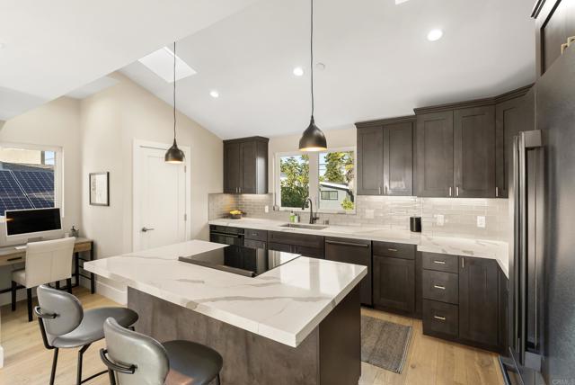 Detail Gallery Image 5 of 20 For 2319 Cambridge, Cardiff By The Sea,  CA 92007 - 3 Beds | 3/1 Baths