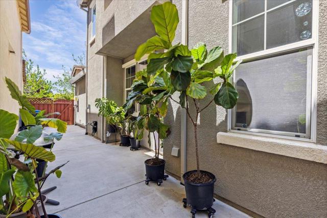 28514 Gulfport Circle, Hayward CA: https://media.crmls.org/mediaz/a4f8a4ca-738f-48ff-bb48-82041d9dc0a3.jpg
