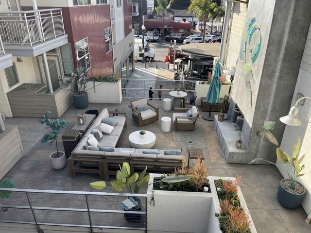 687 S Coast Highway, Encinitas CA: https://media.crmls.org/mediaz/a4f8d129-2ef2-46a8-b38b-45d2fa5a6b51.jpg