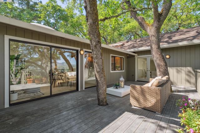 361 Castle Crest Rd, Alamo CA: https://media.crmls.org/mediaz/a4f9293b-0d84-45b3-b4f8-b7bd026a747f.jpg