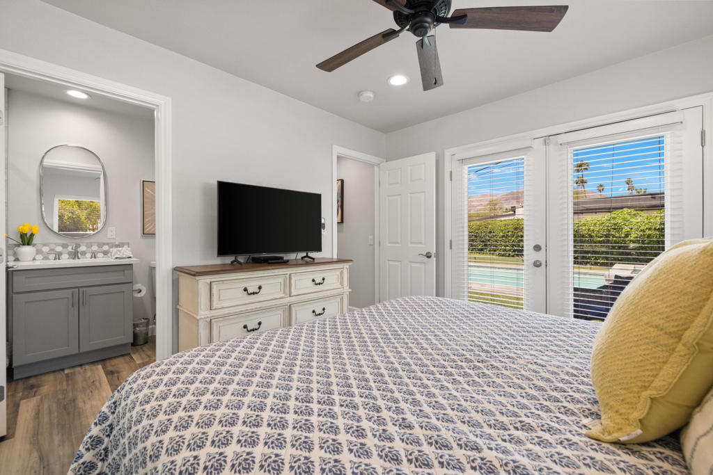 https://media.crmls.org/mediaz/a4f93c78-25e6-408a-857c-cbe74e4145b2.jpg?preset=X-Large