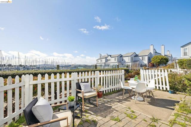 Image 5 of 55 For 306 Commodore Dr