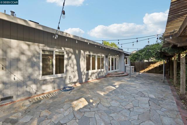 20 Broadmoor St, Moraga CA: https://media.crmls.org/mediaz/a4f9a305-a494-4b46-9db0-649bf727d1dd.jpg