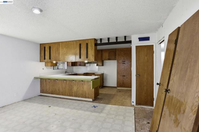 Image 12 of 48 For 2550 Damuth St