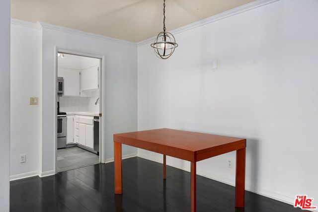 723 Palisades Beach Road, Santa Monica CA: https://media.crmls.org/mediaz/a4fa2d4b-e1b7-4d4c-8f9c-9a51f9115580.jpg