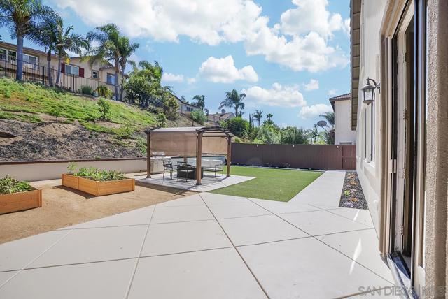 1120 Parkview Dr, Oceanside CA: https://media.crmls.org/mediaz/a4fa6ff1-2050-420b-96e5-7669990ee3b2.jpg