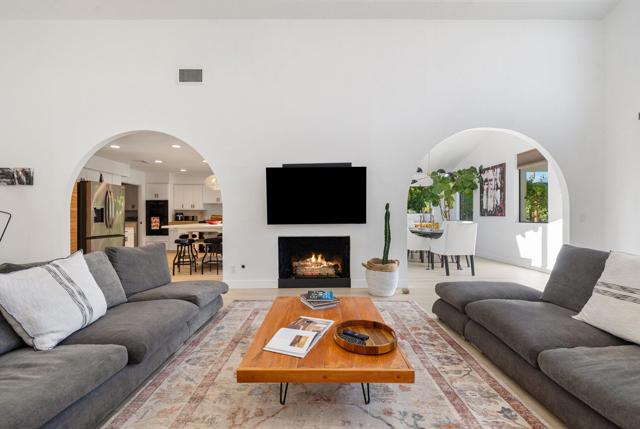 4 Lincoln Place, Rancho Mirage CA: https://media.crmls.org/mediaz/a4fa8ce7-8886-4d3c-955f-af97acfa8023.jpg