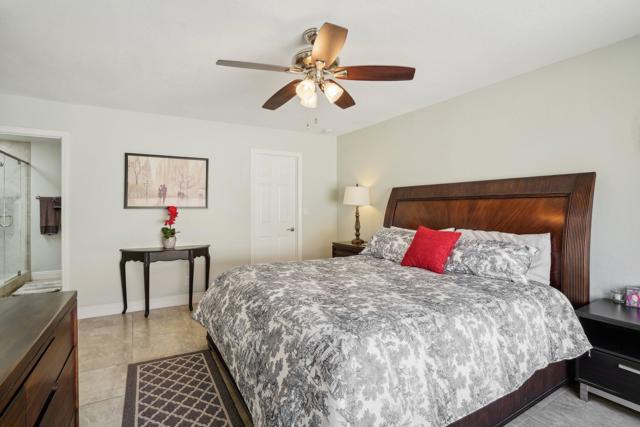 436 S Sierra Madre, Palm Desert CA: https://media.crmls.org/mediaz/a4faaad5-2088-4207-9621-9b79815f4d72.jpg