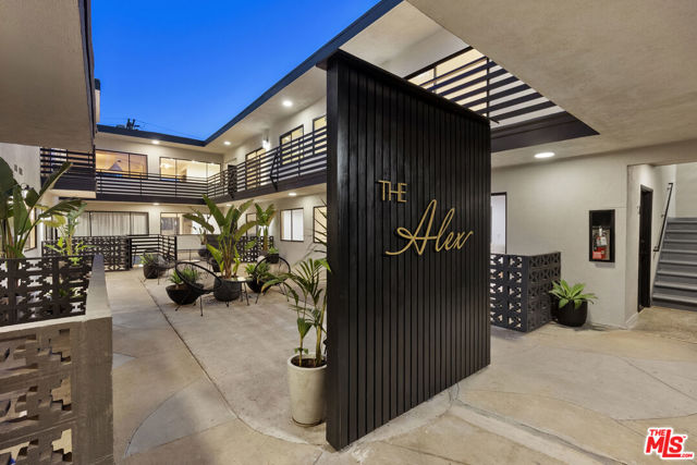4938 Rosewood Avenue, Los Angeles CA: https://media.crmls.org/mediaz/a4faac6a-f340-4e0c-a836-37810d5f0ca1.jpg
