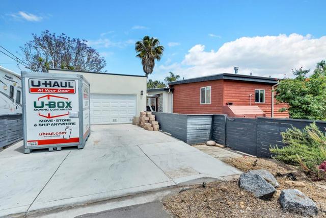 1003 Hayes Ave, San Diego CA: https://media.crmls.org/mediaz/a4faae1e-c817-4d46-9ceb-e83560fe8c9d.jpg