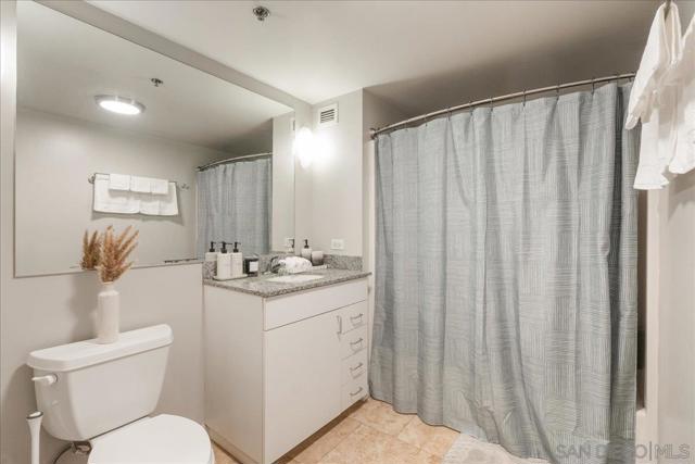 425 W Beech St, San Diego CA: https://media.crmls.org/mediaz/a4fad52a-8d35-4f34-b2c7-e1fd3e6f1d27.jpg