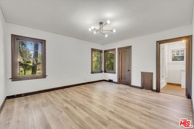 626 N Canon Drive, Beverly Hills CA: https://media.crmls.org/mediaz/a4faf72a-1760-4d72-91e5-84e7676bfc95.jpg