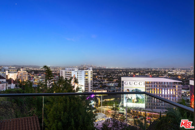 1377 Miller Place, Los Angeles CA: https://media.crmls.org/mediaz/a4fb393b-0634-4040-a743-fc22a7bc34a7.jpg