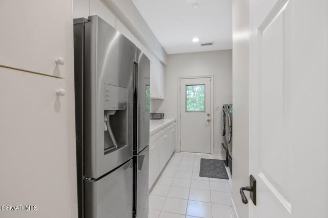 1615 Vista Oaks Way, Westlake Village CA: https://media.crmls.org/mediaz/a4fb3b9b-76fc-481f-afda-7d251b210177.jpg