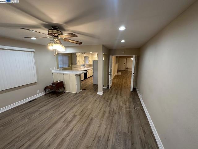 7608 Arthur St, Oakland CA: https://media.crmls.org/mediaz/a4fb91a6-54b3-4800-b7a1-e5f12594db7c.jpg