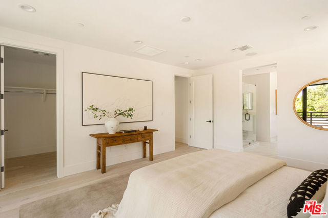 1615 N Coronado Street, Los Angeles CA: https://media.crmls.org/mediaz/a4fbb3c8-0b58-440a-9e3f-ce2318658efb.jpg