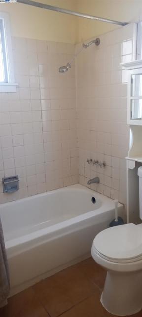 1059 Santa Clara Ave, Alameda CA: https://media.crmls.org/mediaz/a4fbbc4e-6c82-4706-aa97-296fbba59bd1.jpg