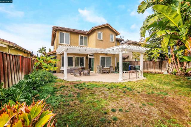 115 Montevino Ct, Oakley CA: https://media.crmls.org/mediaz/a4fbfb81-16b9-404c-b9ac-84b664699cb8.jpg