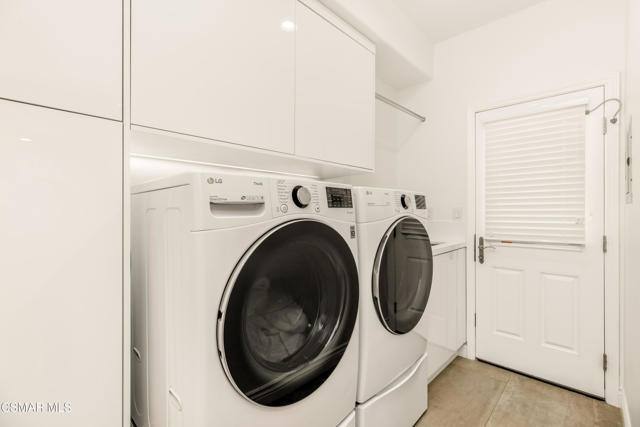 6072 Mandeville Place, Oak Park CA: https://media.crmls.org/mediaz/a4fc0369-eb89-4678-bfe3-79108a29e15e.jpg