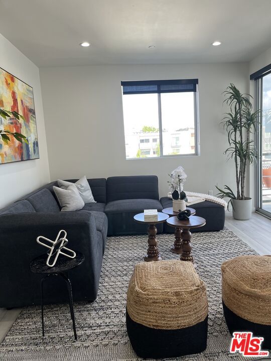 124 S Croft Avenue, Los Angeles CA: https://media.crmls.org/mediaz/a4fc3064-f96f-4020-bdfd-af90a12e4535.jpg