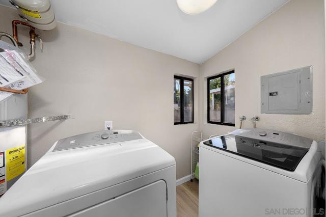 1387 Weers Street, El Cajon CA: https://media.crmls.org/mediaz/a4fc501e-8a5e-4053-b962-1a073c4c8156.jpg