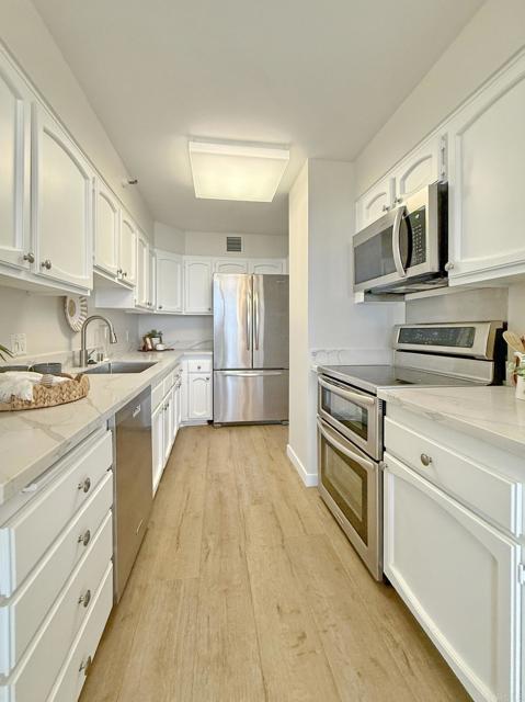 Detail Gallery Image 22 of 29 For 1820 Avenida Del Mundo #306,  Coronado,  CA 92118 - 1 Beds | 1/1 Baths