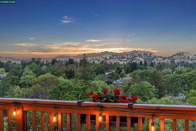 628 Sugarloaf Ct, Walnut Creek CA: https://media.crmls.org/mediaz/a4fdc664-f1e1-431d-92ff-be97add8d064.jpg