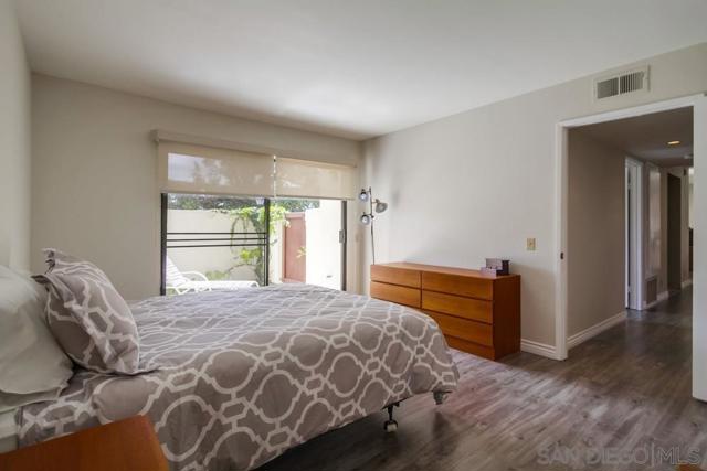 4175 Porte de Merano, San Diego CA: https://media.crmls.org/mediaz/a4fe2498-1374-4175-9789-67ab2ed073ad.jpg