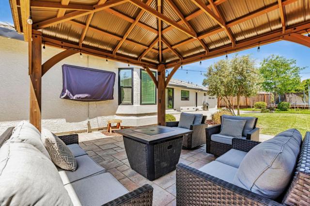 640 S Ridgemark Drive, Hollister CA: https://media.crmls.org/mediaz/a4fe55cd-6d18-40c5-9e51-5c4493904687.jpg