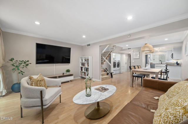 Detail Gallery Image 4 of 24 For 3130 Montrose Ave #110,  La Crescenta,  CA 91214 - 2 Beds | 2/1 Baths