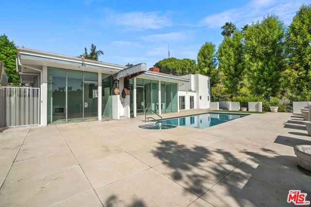 2442 Green View Place, Los Angeles CA: https://media.crmls.org/mediaz/a4ff9fdc-784b-4355-873d-234221dd17f1.jpg