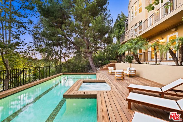 2505 Bowmont Drive, Beverly Hills CA: https://media.crmls.org/mediaz/a4ffaeca-e2ac-42c0-bfa6-8f8b4f0559bc.jpg