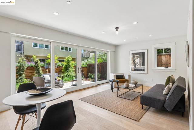 4428 Howe St, Oakland CA: https://media.crmls.org/mediaz/a4ffe3b8-09c2-4e1d-9a55-6cfcce329f3a.jpg