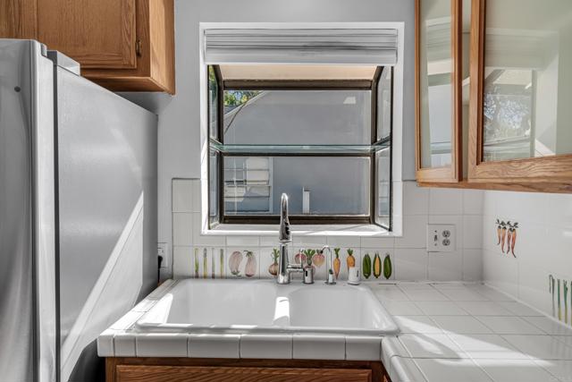 1715 Cedar St, Santa Monica CA: https://media.crmls.org/mediaz/a500ff05-5c3a-4909-8c4c-225c4578f032.jpg