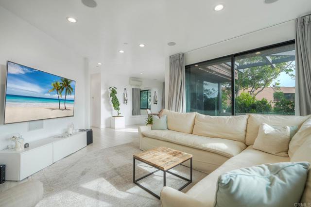 Detail Gallery Image 7 of 25 For 300 9th St., Del Mar,  CA 92014 - 3 Beds | 3 Baths