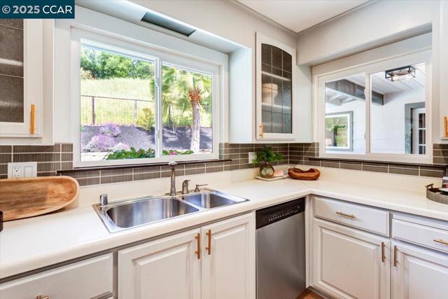 25 Whitehall Dr, Orinda CA: https://media.crmls.org/mediaz/a5014688-517a-4bb7-b175-f6d918327d29.jpg
