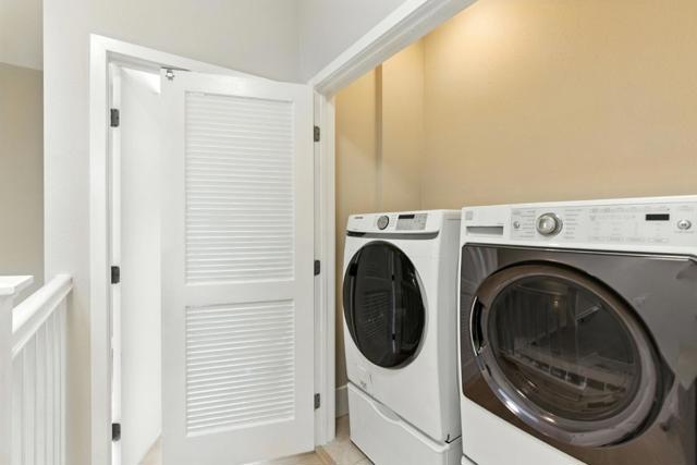 866 Altaire Walk, Palo Alto CA: https://media.crmls.org/mediaz/a5014b72-a43b-40a7-b6ea-8260cb8c38f0.jpg
